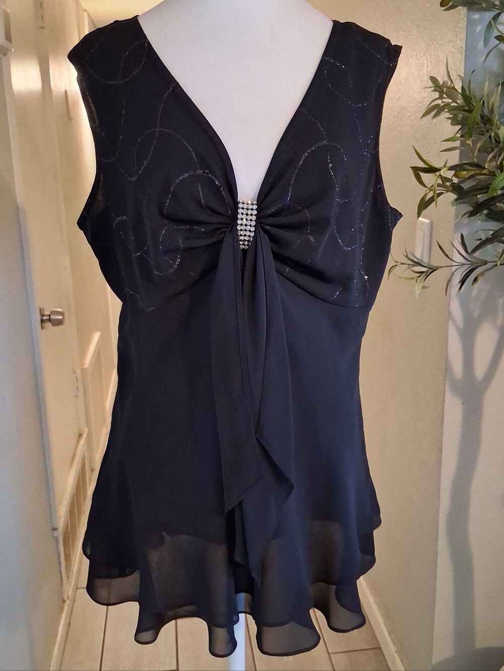 dressbarn Black Sleeveless V-Neck Top with Rhinestone Accent Sz16 Y2k Fairy - Picture 12 of 12